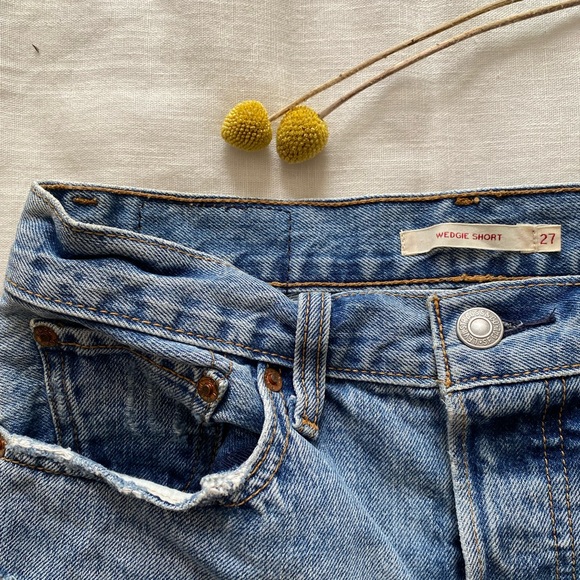 Levi’s Wedgie Shorts - Picture 4 of 4